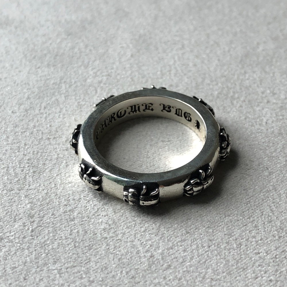 Signature bug scroll ring