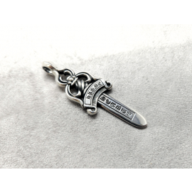 라지 대거 펜던트