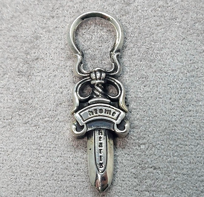 라운드 헤드 대거 펜던트